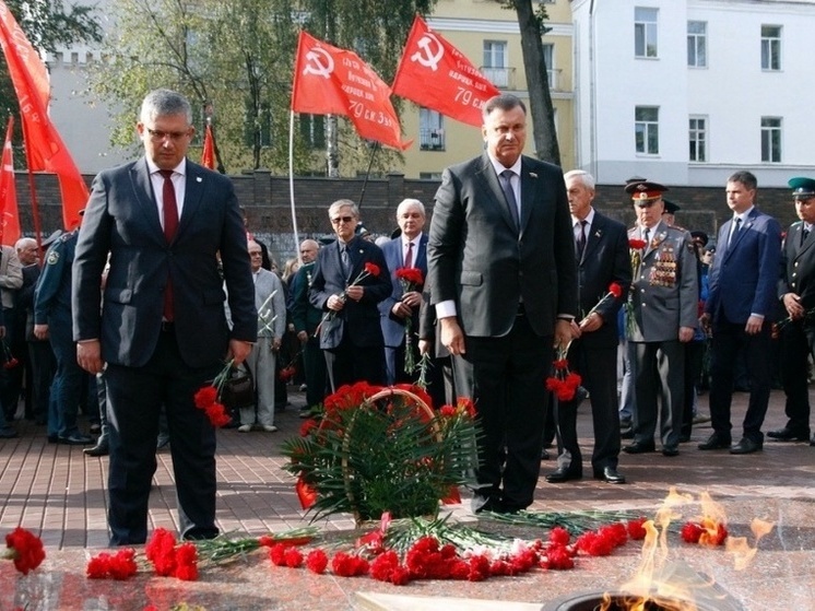 Александр Новиков принял участие в митинге, посвященном 1161-летию со дня основания Смоленска и 81-й годовщине освобождения города от фашистских захватчиков