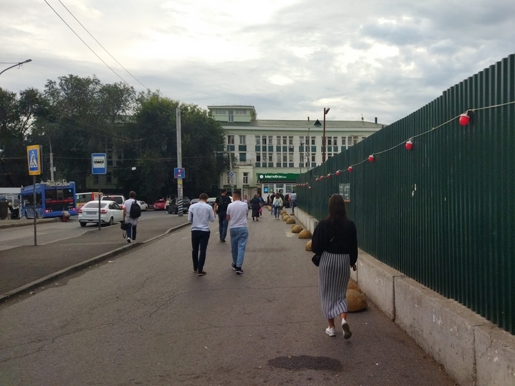 Три полосы и парковки: как изменится Привокзальная площадь в Саратове