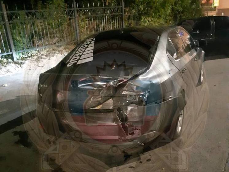 В Рязани Audi протаранила входную группу ЦПКиО и загорелась, водитель погиб