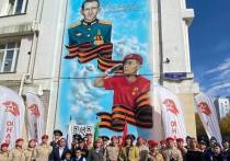 Граффити, посвященное Герою РФ Егору Секержитскому и юнармейцу из Петровск-Забайкальского района Александру Попову, нарисовали на фасаде школы №49 в Чите