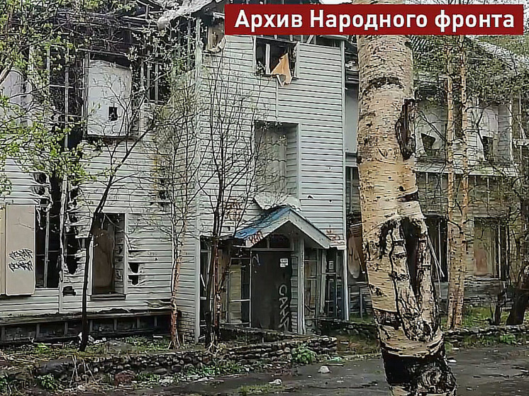 Активисты добились сноса неоднократно горевшего дома в центре Мурманска