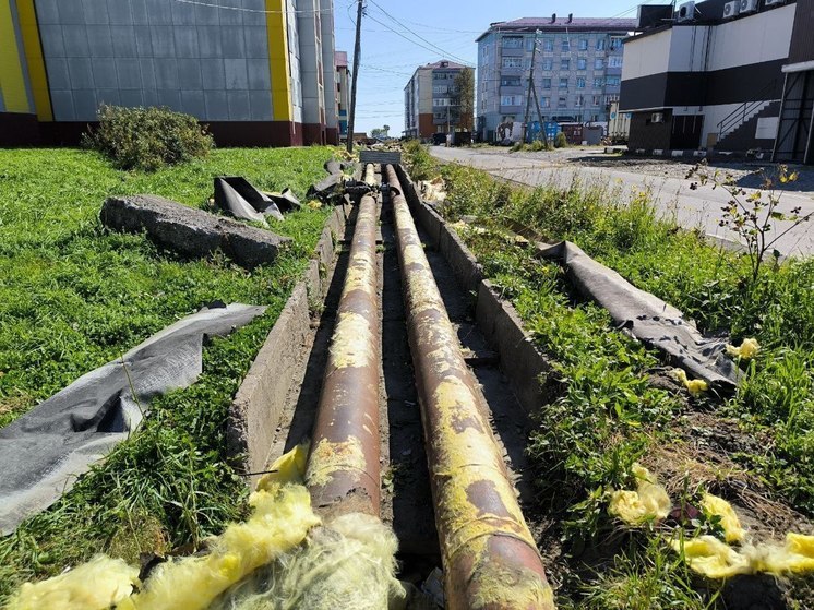 В Поронайске прорвало новую теплотрассу