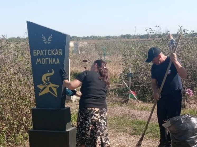 Братскую могилу и памятник благоустроили в Железном порту