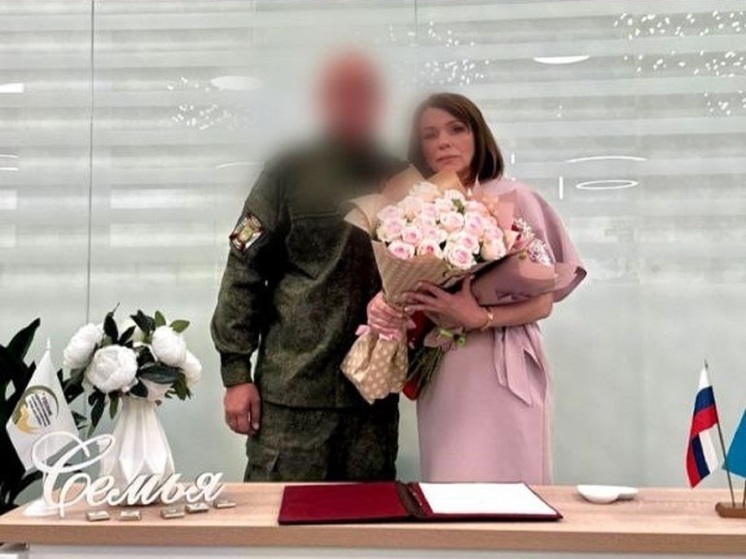 Боец СВО из Ноябрьска в отпуске повел невесту в ЗАГС