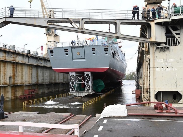 Боевой корабль «Адмирал Исаков» спустили на воду в Петербурге