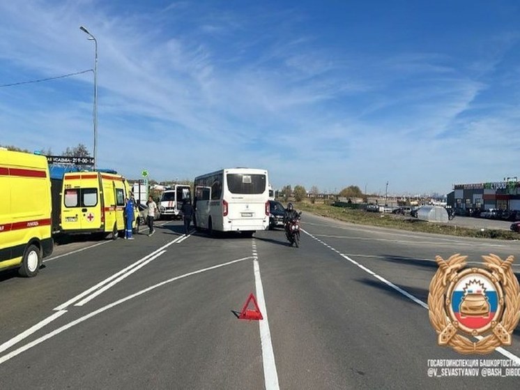 Под Уфой пассажирский автобус столкнулся с легковушкой