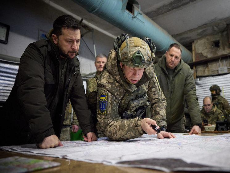 Безуглая: военком Сырский прячется на даче, а начштаба попался на взятке