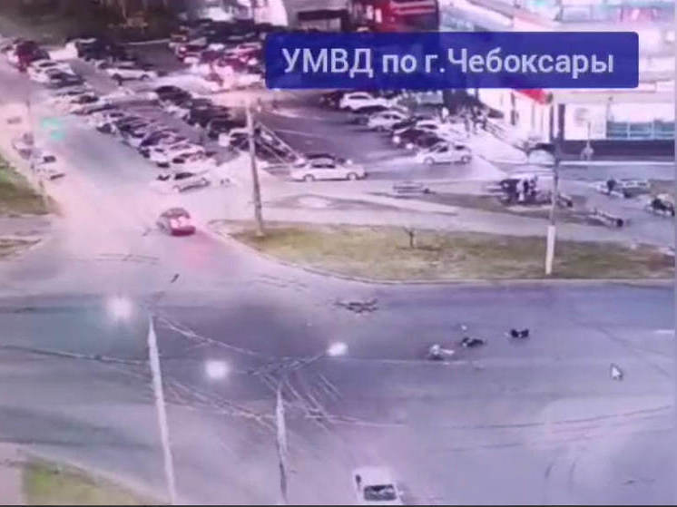 В столице Чувашии два подростка разбились на питбайке, оба живы