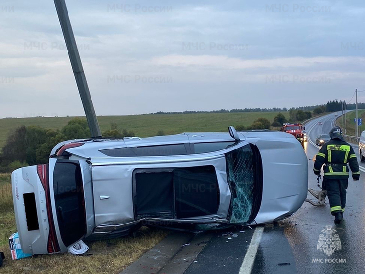 В ДТП на трассе М-3 у Renault Logan оторвало колесо