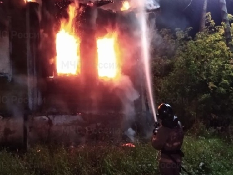 Жилой дом дотла сгорел в СНТ под Березовским