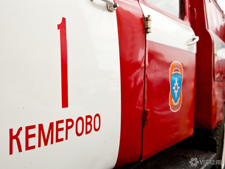 Многоквартирный дом загорелся в Кемерове