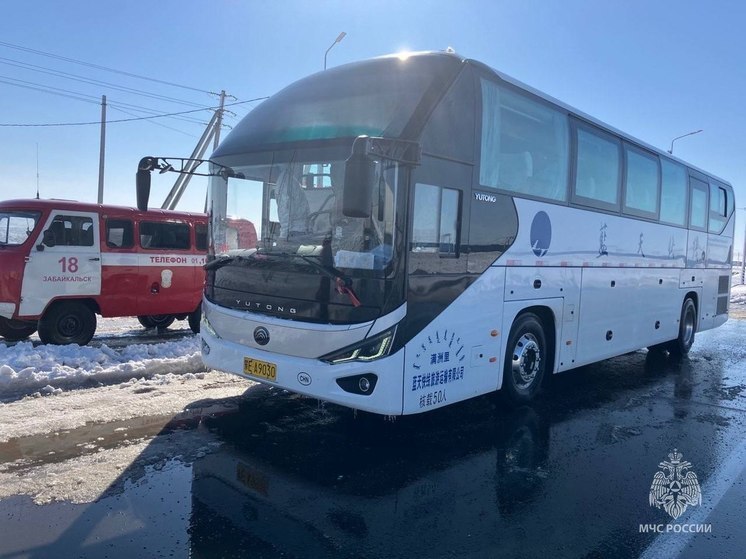 МЧС помогло эвакуировать два автобуса с заснеженных дорог в Забайкалье