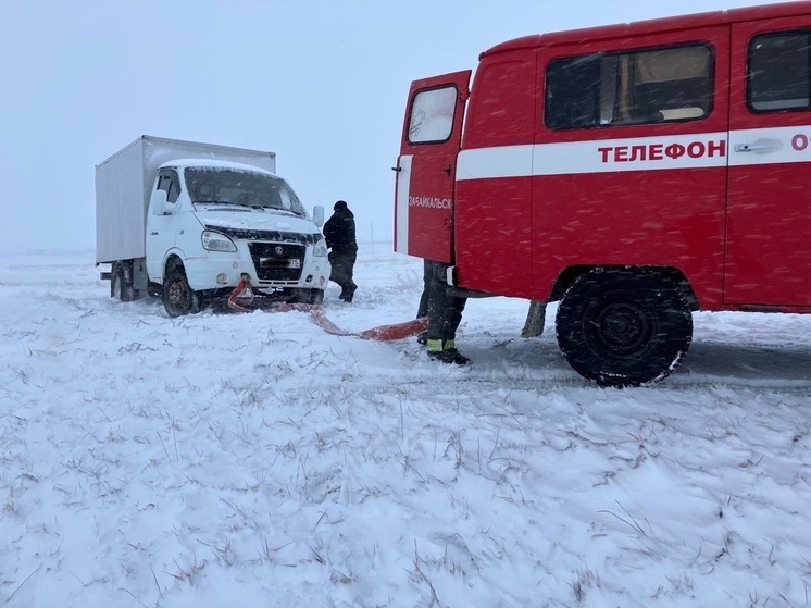 Автобусы по четырем маршрутам отменили рейсы из-за снега в Забайкалье