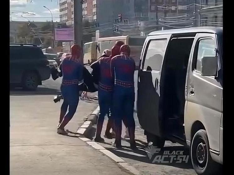Человек-паук похитил жителя Новосибирска на Дуси Ковальчук