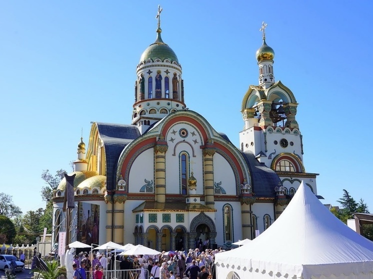 Патриарх Кирилл провел Божественную литургию в Сочи