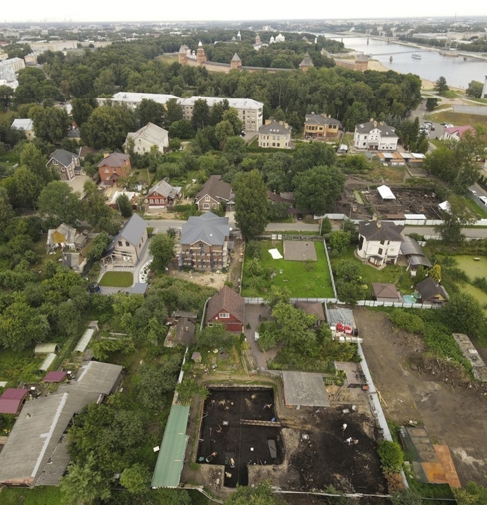 На Воздвиженском раскопе в Великом Новгороде обнаружили клад из 1900 предметов