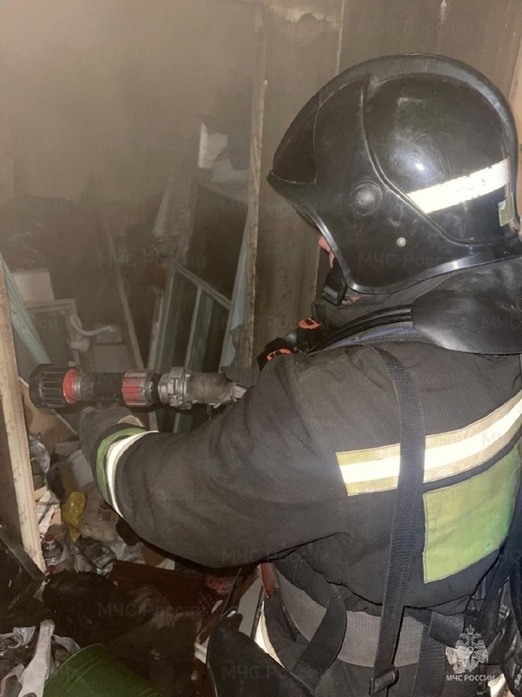 В Тросне из многоквартирного дома спасли двух жильцов