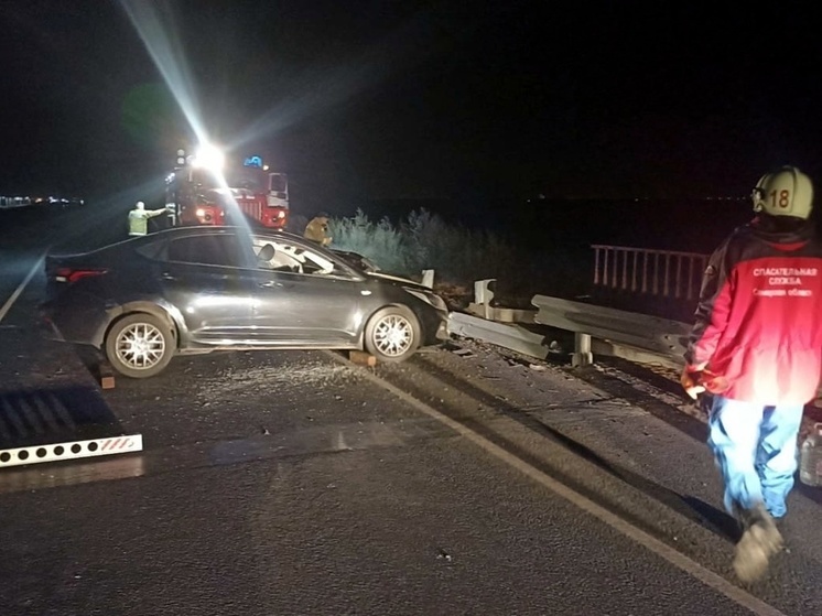В Тольятти спасатели вытащили из авто водителя с травмированными ногами