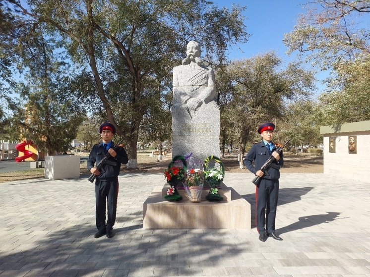 В Калмыкии кадеты отдали дань памяти Герою Советского Союза