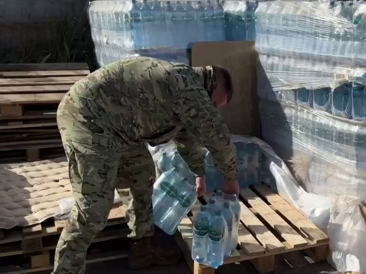 Российские военные передали жителям курского приграничья гумпомощь