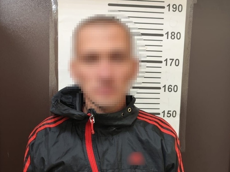 Волгоградец срывал с девушек золотые украшения на улице
