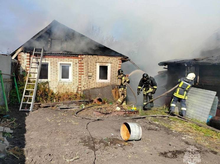 В Пензенской области 24 пожарных тушили сильный пожар в Кузнецке