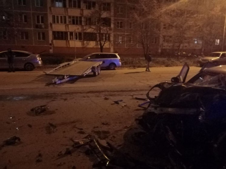 Водитель Mini Cooper без прав врезался в припаркованные автомобили в Новосибирске