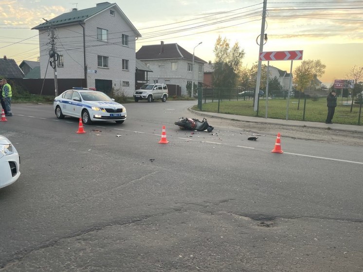 В Твери водитель мопеда попал в реанимацию после ДТП