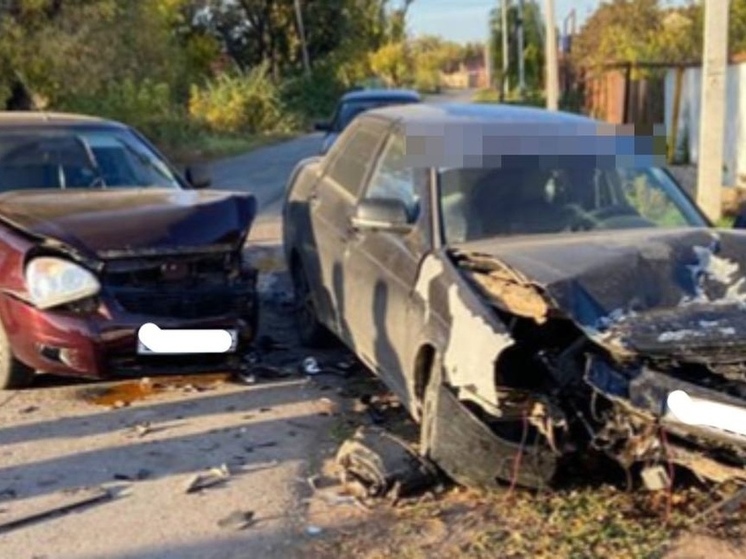 В Самарской области водители "Приор" попали в ДТП и оказались в больнице