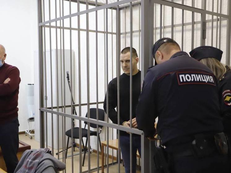 Дело о массажном кресле, дорогом авто и взятке чиновнику рассматривают в Пскове