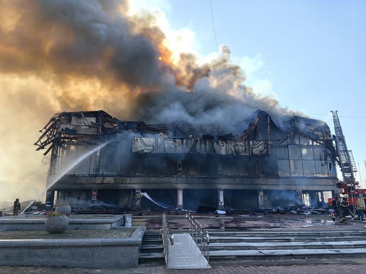 После трагического пожара в музыкальном театре Хабаровска проводят допросы в компании, отвечающей за ремонт крыши