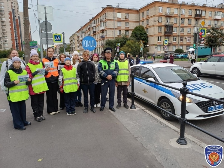 ГАИ объяснила юным петербуржцам правила поведения на дорогах