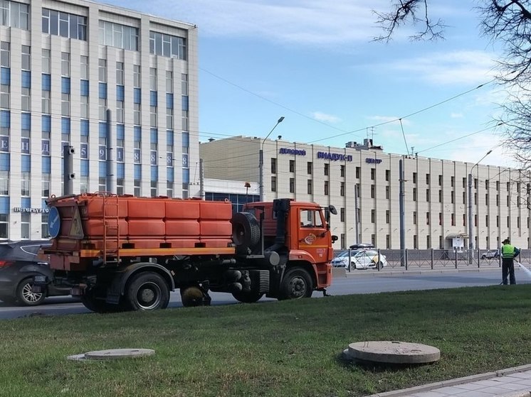 Почти 70 единиц техники вышли на ежедневую уборку в Мурманске