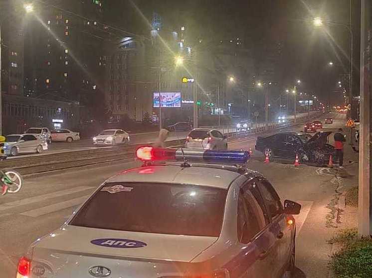 В Барнауле водитель сбил пешехода на Красноармейском и врезался в ограждение