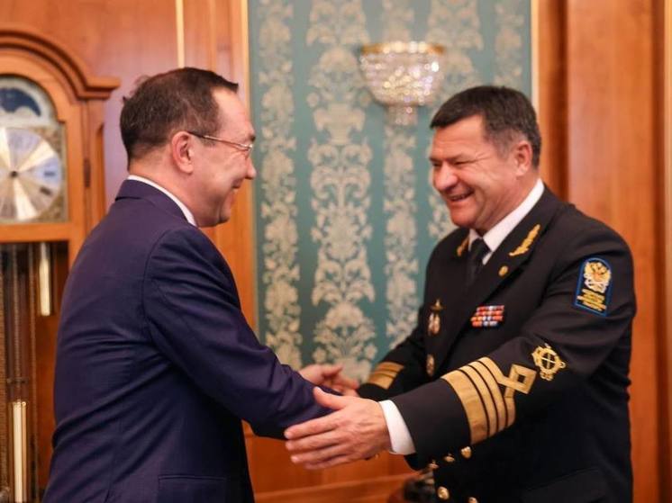  Глава Якутии и руководитель Росморречфлота обсудили проект транспортного хаба в Нижнем Бестяхе