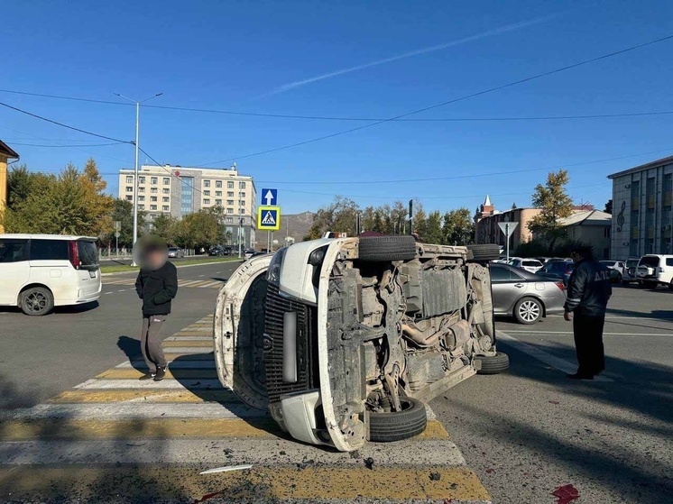 В центре города Кызыла перевернулся  автомобиль