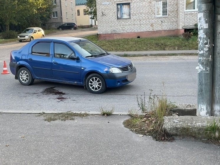 В Вязьме водитель Логана сбил женщину в неустановленном для перехода месте