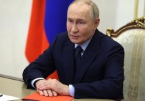 Президент России Владимир Путин 4 октября подписал указ о награждении директора Агинской средней школы №2 Ларисы Гонгоровой и машиниста электровоза ЗабЖД из Могочи Евгения Дзюбы