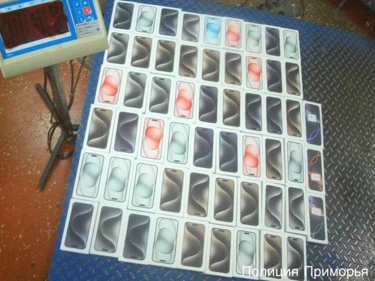 Жительницы Приморья пытались провести 57 айфонов