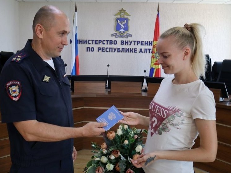 Многодетная мать из Эстонии получила временное убежище на Алтае