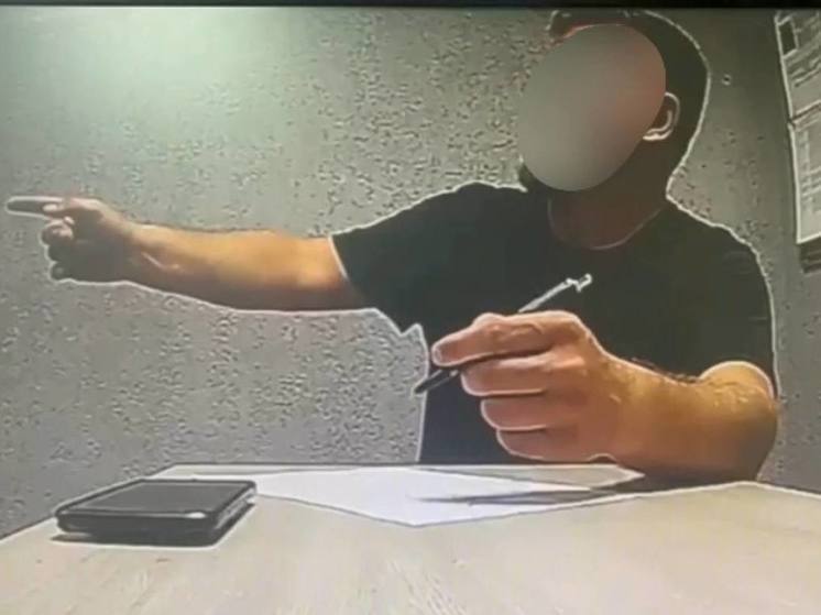 «Я разорву тебя»: под Петербургом задержали скандального автоблогера из Карелии