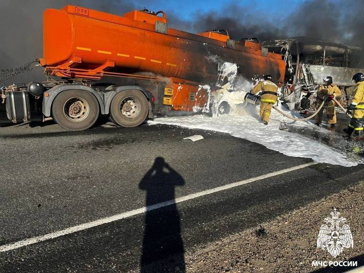 В Переволоцком районе сгорел автовоз