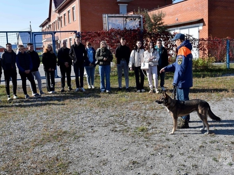 Экскурсию для студентов ДВГУПС провели хабаровские спасатели