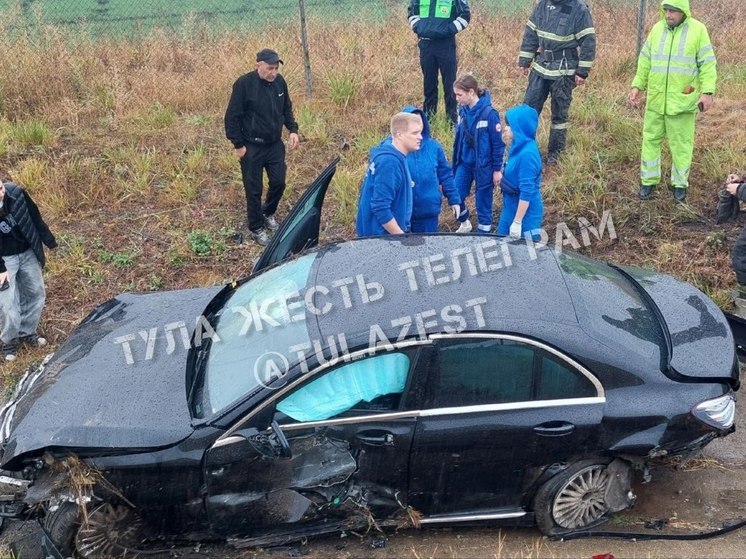 Под Тулой на М-4 разбились два человека на "Мерседесе"