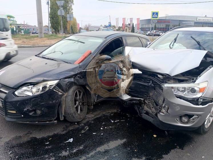 В Юбилейном дорогу не поделили две иномарки