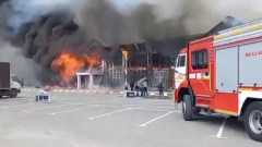 В Дагестане горит торговый центр: видео с места