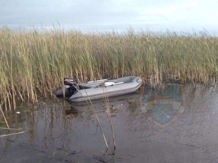 В протоке в Волховском районе замечена пустая лодка: людей ищут спасатели