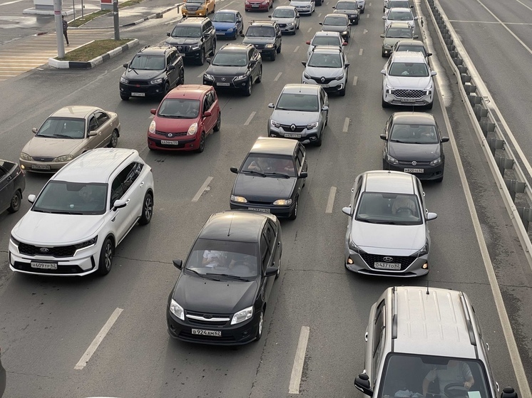 Российские автовладельцы начали получать уведомления о необходимости уплаты транспортного налога до 1 декабря 2024 года