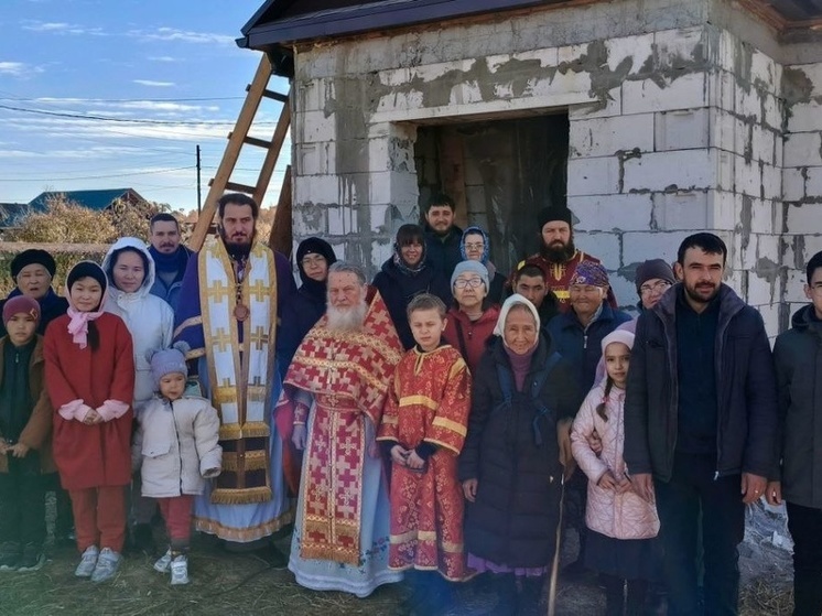 В селе Бояровка, где строится храм, впервые совершена Божественная Литургия