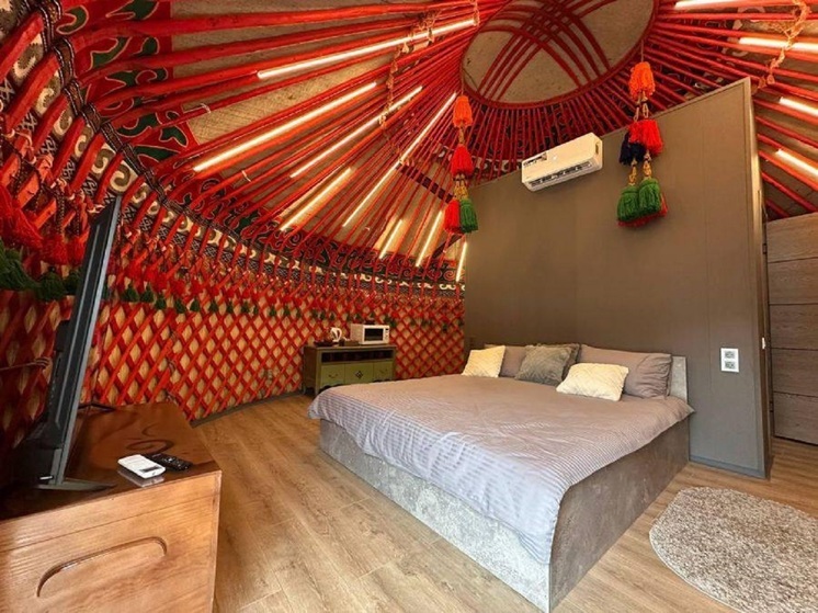 Десяток киргизских юрт поставили в свердловском селе Кадниково